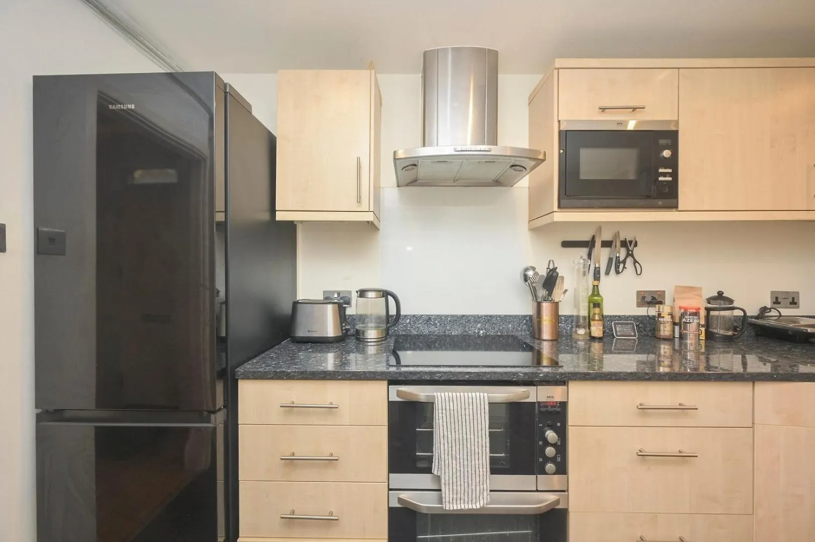 Modern 1Bd Basement Flat Near Victoria Park London Apartment